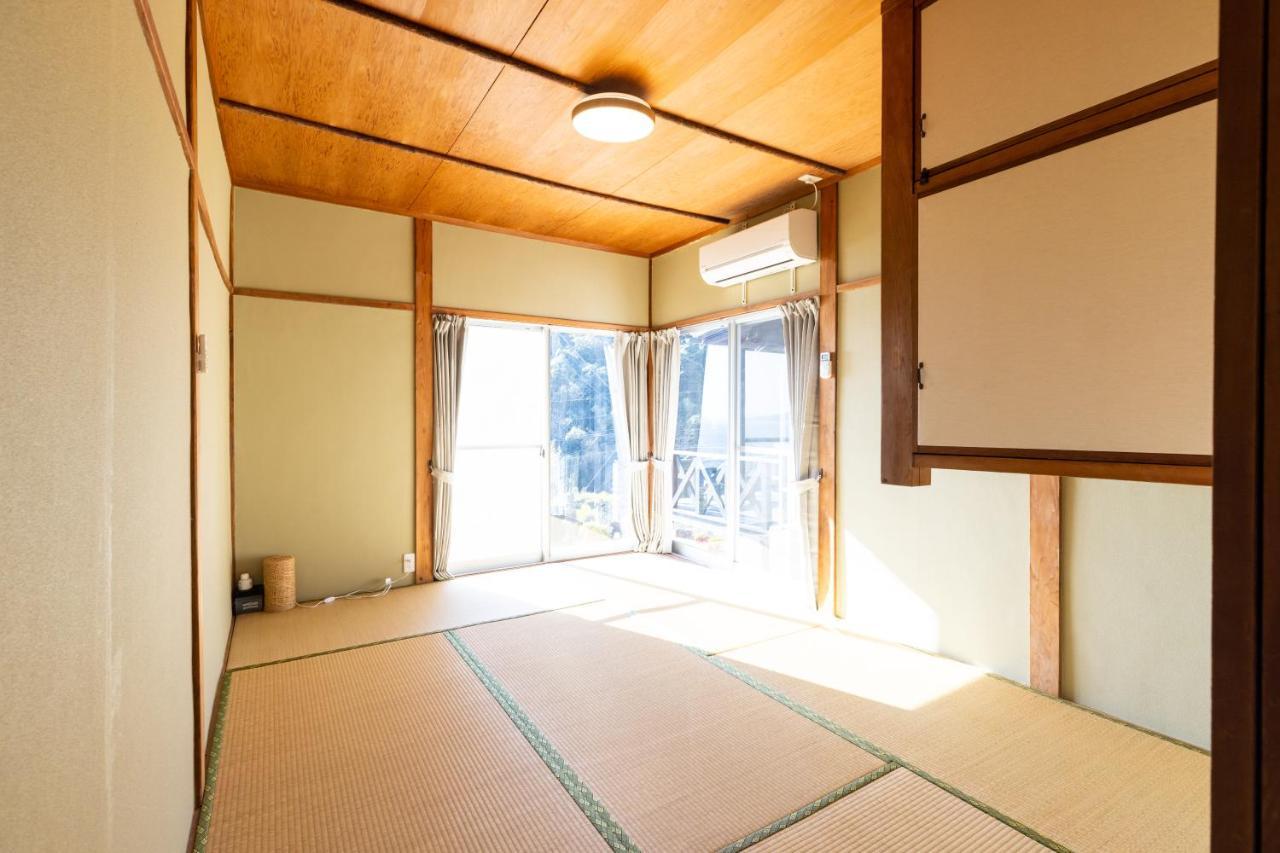 Keiko's Oceanfront Villa: Exclusive Luxury with Panoramic Sea Views Fukuoka  Exterior photo